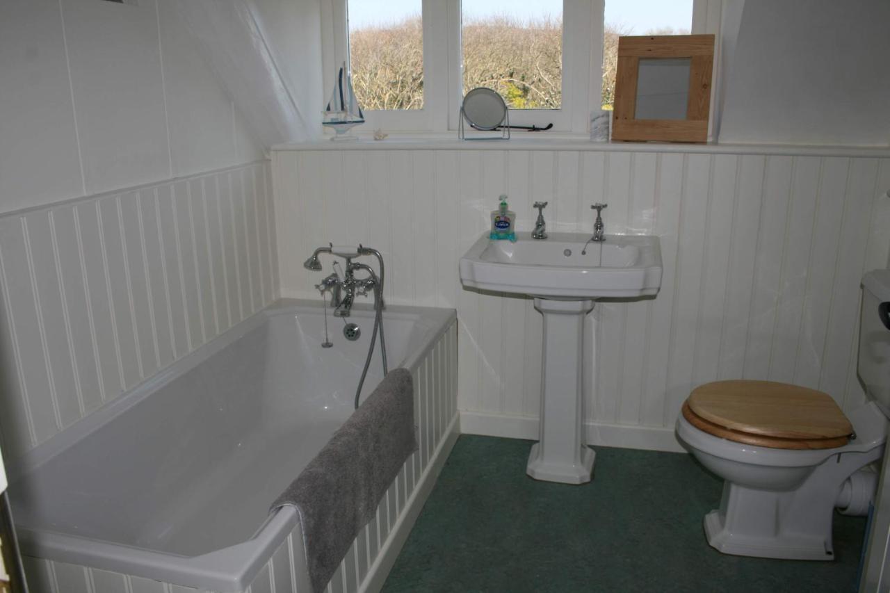 Brook  Greystone Cottage - Sea Views, Short Stroll To A Beautiful Sandy Beach מראה חיצוני תמונה