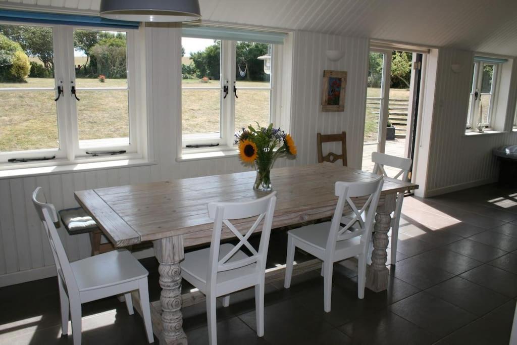 Brook  Greystone Cottage - Sea Views, Short Stroll To A Beautiful Sandy Beach מראה חיצוני תמונה